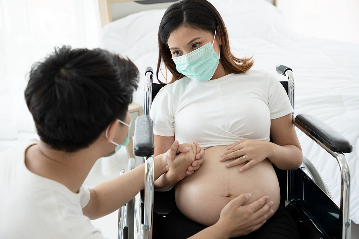 Pregnant woman with nurse